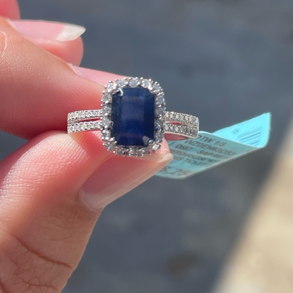 Effy 1.52 ct tw sapphire & 1/3ct tw Diamond ring in 14k white gold - Picture 1 of 14